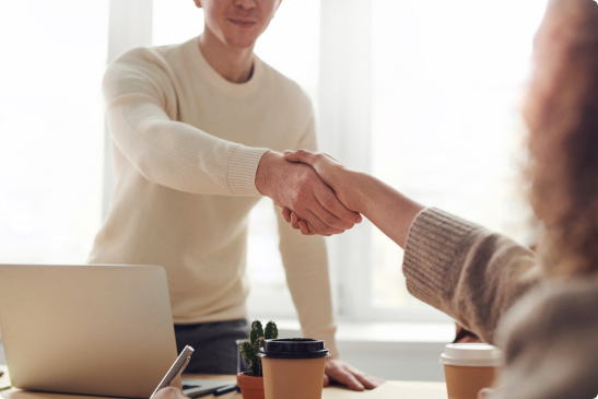 Full-service_pexels-fauxels-3184465 2